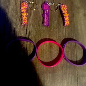 3 New Spinnr keychains 3 spinnr bracelets the keychains have QR code to invite